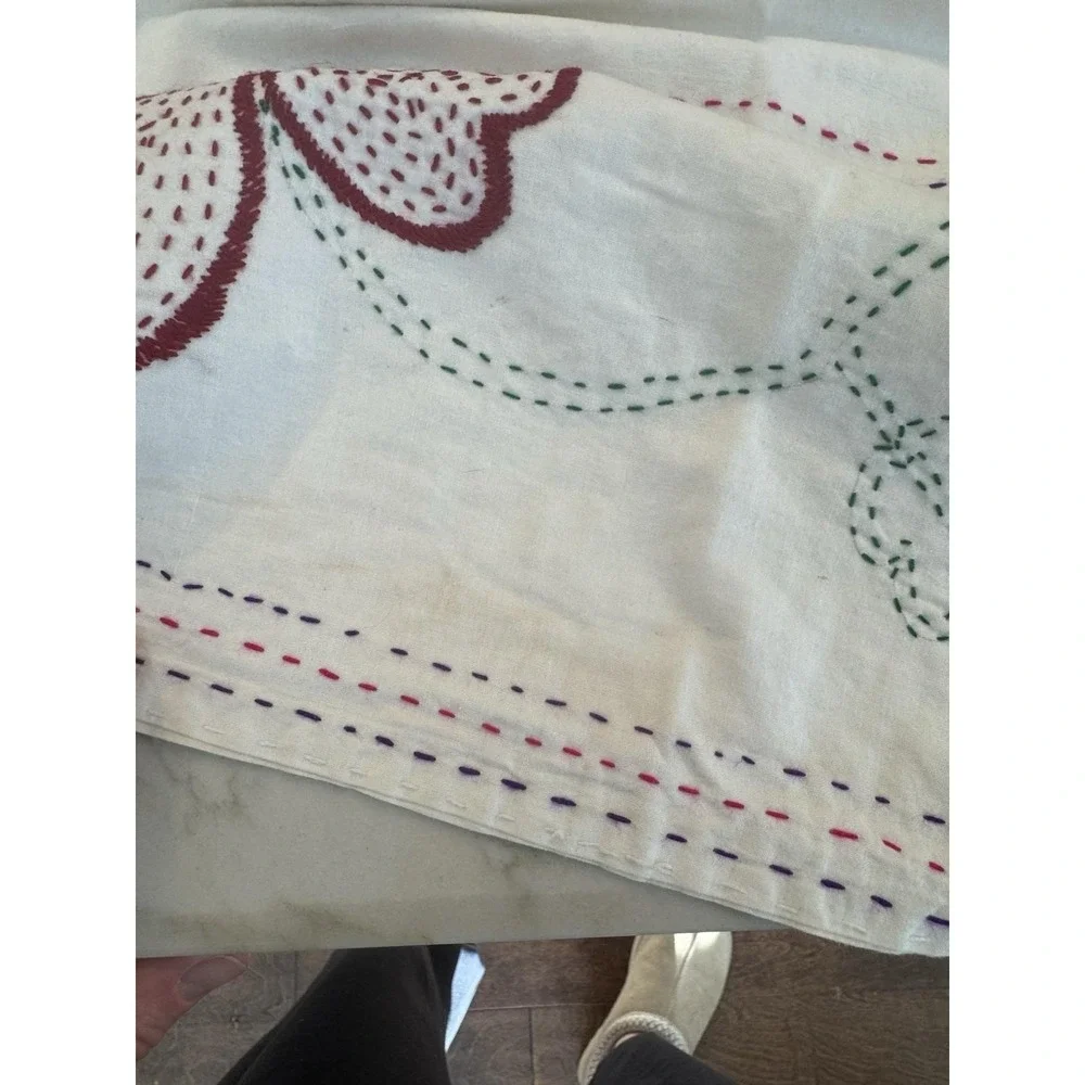 Hand Embroidered Kantha Cotton Bedspread Throw Floral White Burgundy 65x80